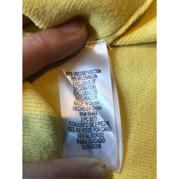 Studio 1 Women’s Yellow Button Up Cardigan Sweater with Embroidered Flower Size - Picture 7 of 8